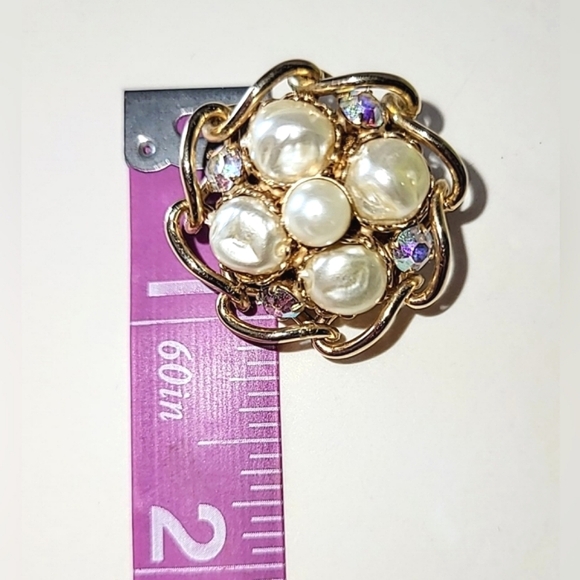 BAROQUE FAUX PEARL & AURORA BOREALIS CLIP-ON EARRINGS - Picture 6 of 7